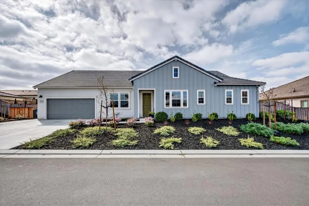 Single Family Residence for sale at 240 Scarlett Way, Hollister, CA featuring 4 beds and 3 baths