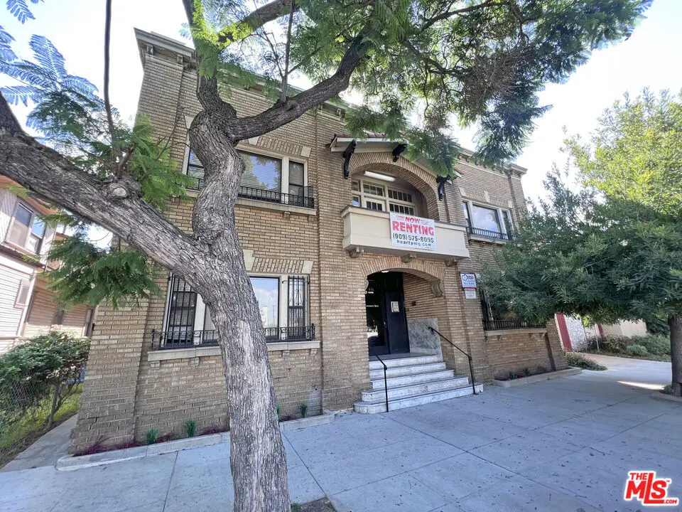 Residential Income for sale at 444 Chestnut Avenue, Long Beach, CA featuring 9 beds and 19 baths