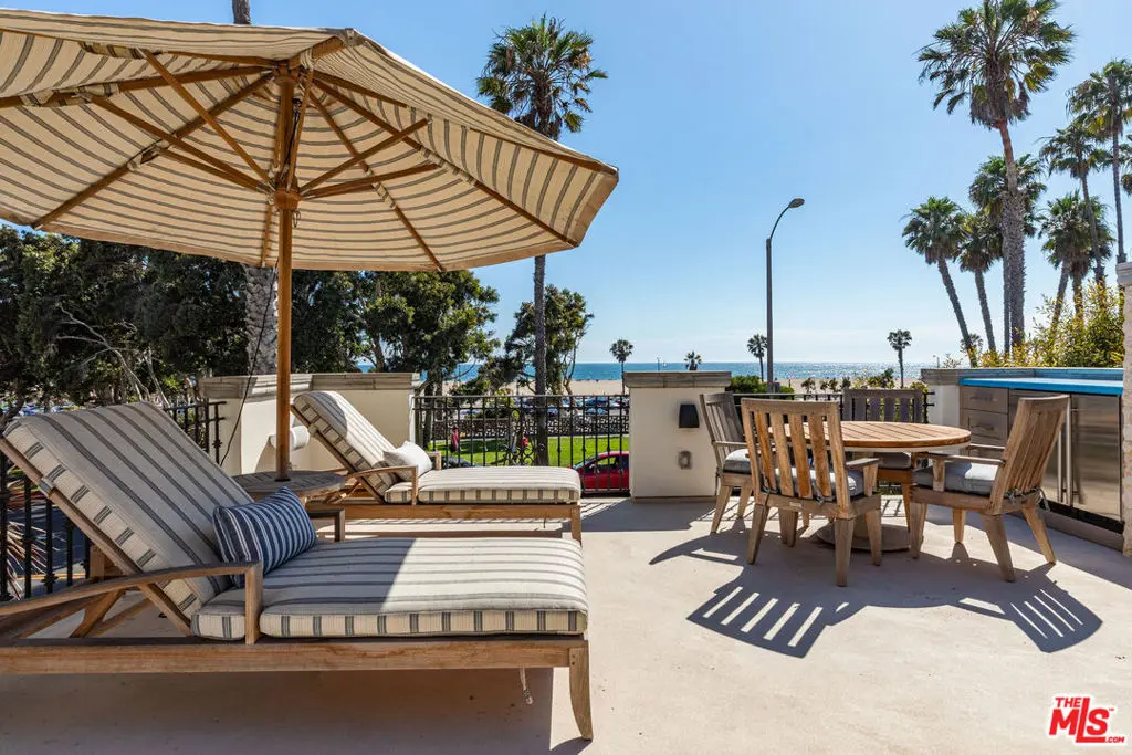 Residential Lease for rent at 127 Hollister Avenue, Santa Monica, Los Angeles County, CA featuring 3 beds and 4 baths