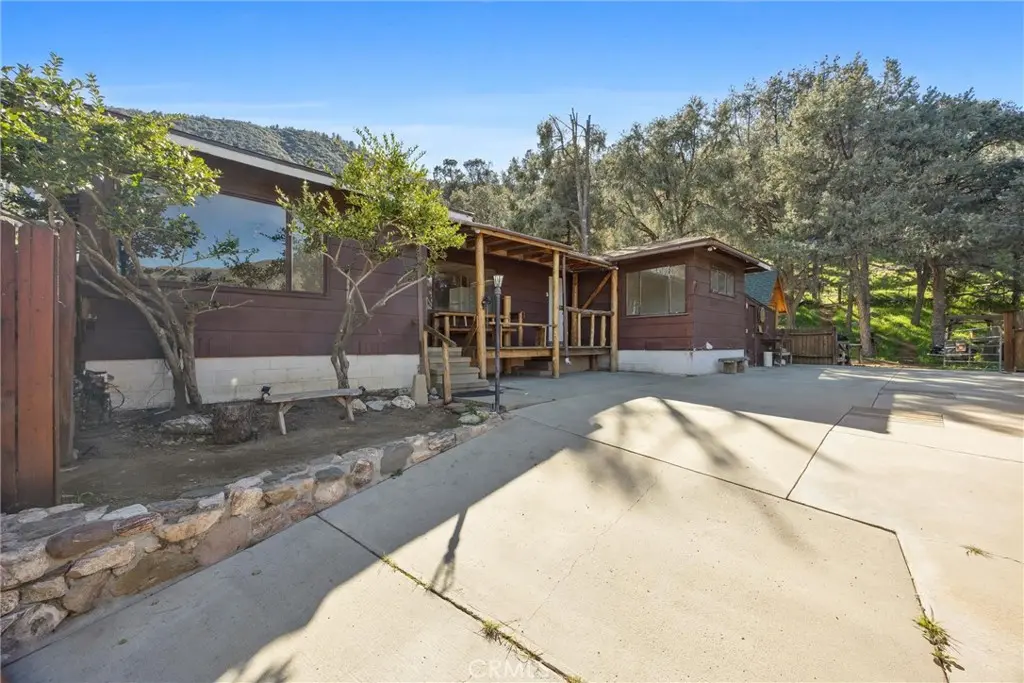 209 E End, Frazier Park, CA — listing photo 1