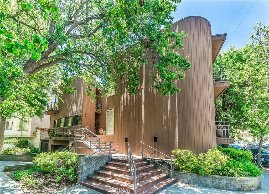 13236 Valleyheart 102, Studio City, CA — listing photo 1