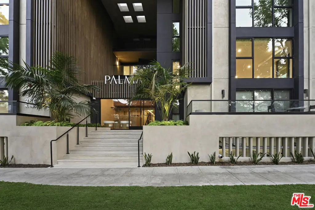 Residential Lease for rent at 350 N Palm Drive 403, Beverly Hills, Los Angeles County, CA featuring 2 beds and 3 baths