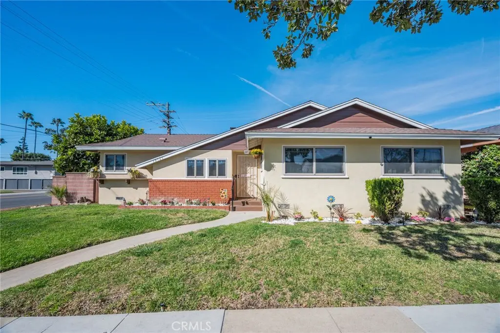 10725 S 8th Avenue, Inglewood, CA — listing photo 1