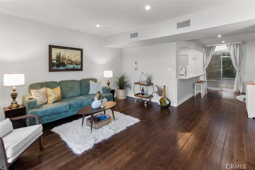 Condominium for sale at 10396 Almayo Avenue 1, Los Angeles, CA featuring 2 beds and 2 baths