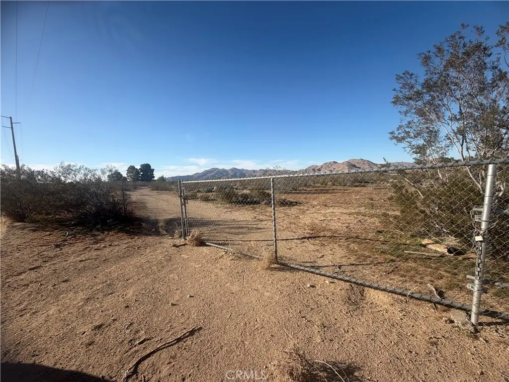 31020 Pawnee Road, Lucerne Valley, CA — listing photo 1