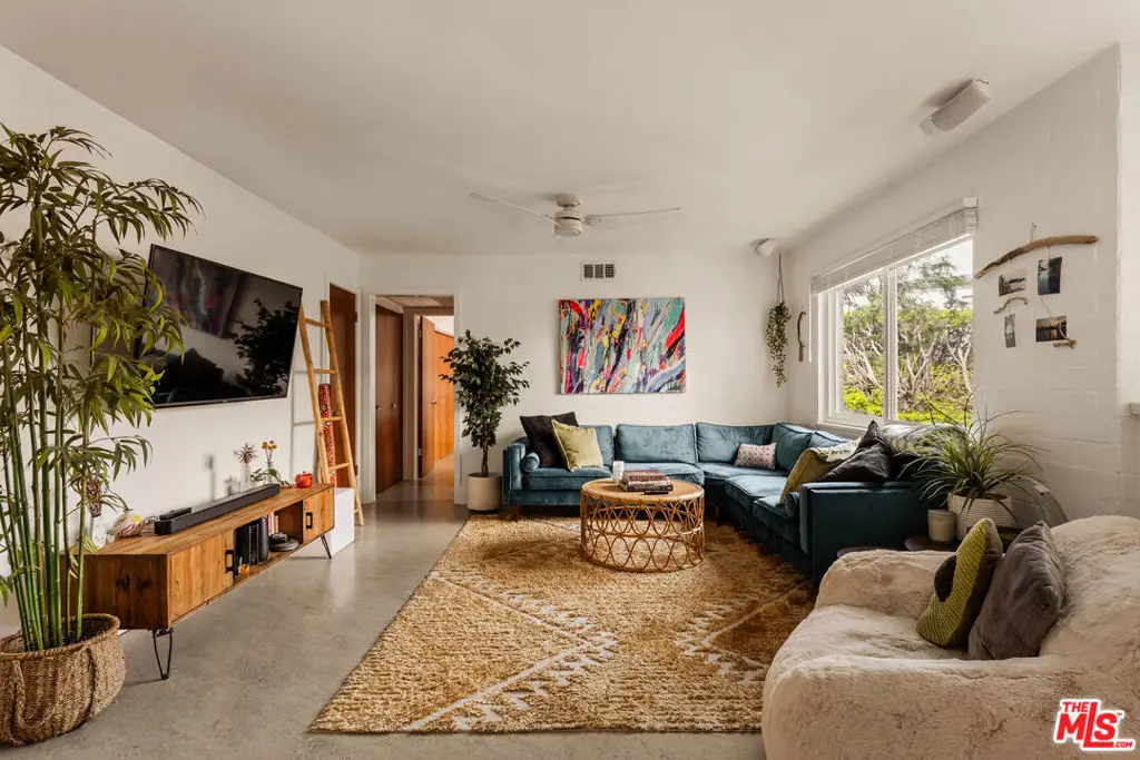 Condominium for sale at 2260 N Cahuenga Boulevard 405, Los Angeles, CA featuring 1 bed and 1 bath