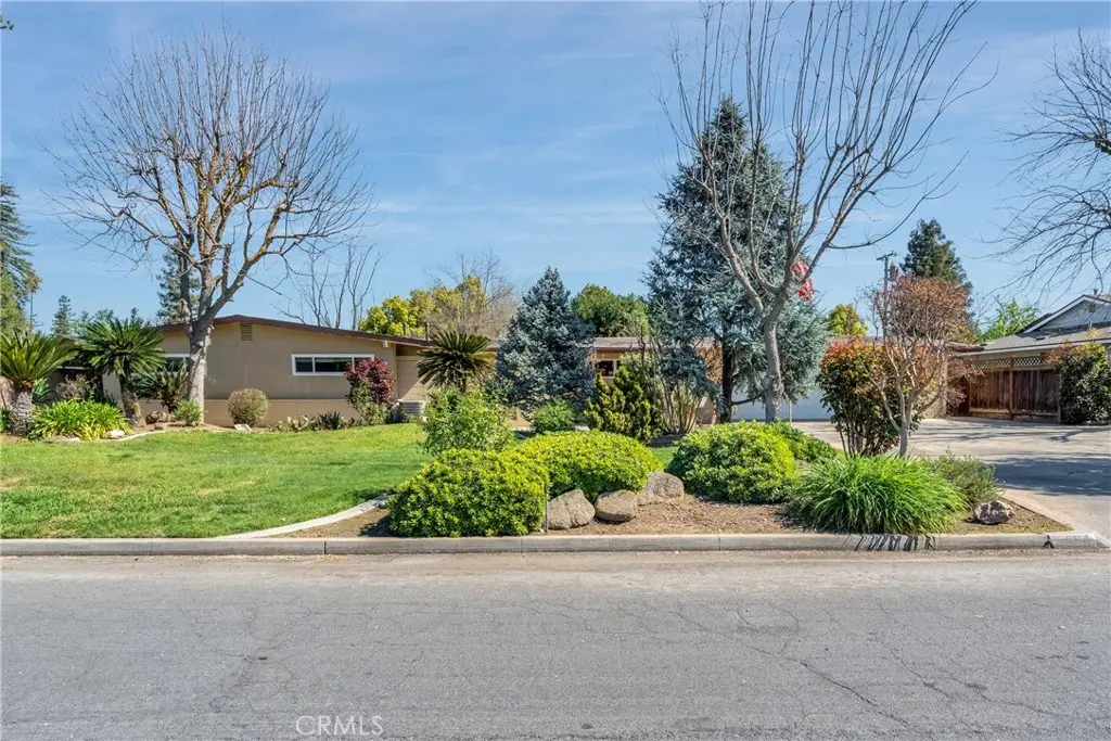 5694 N Winchester, Fresno, CA — listing photo 1