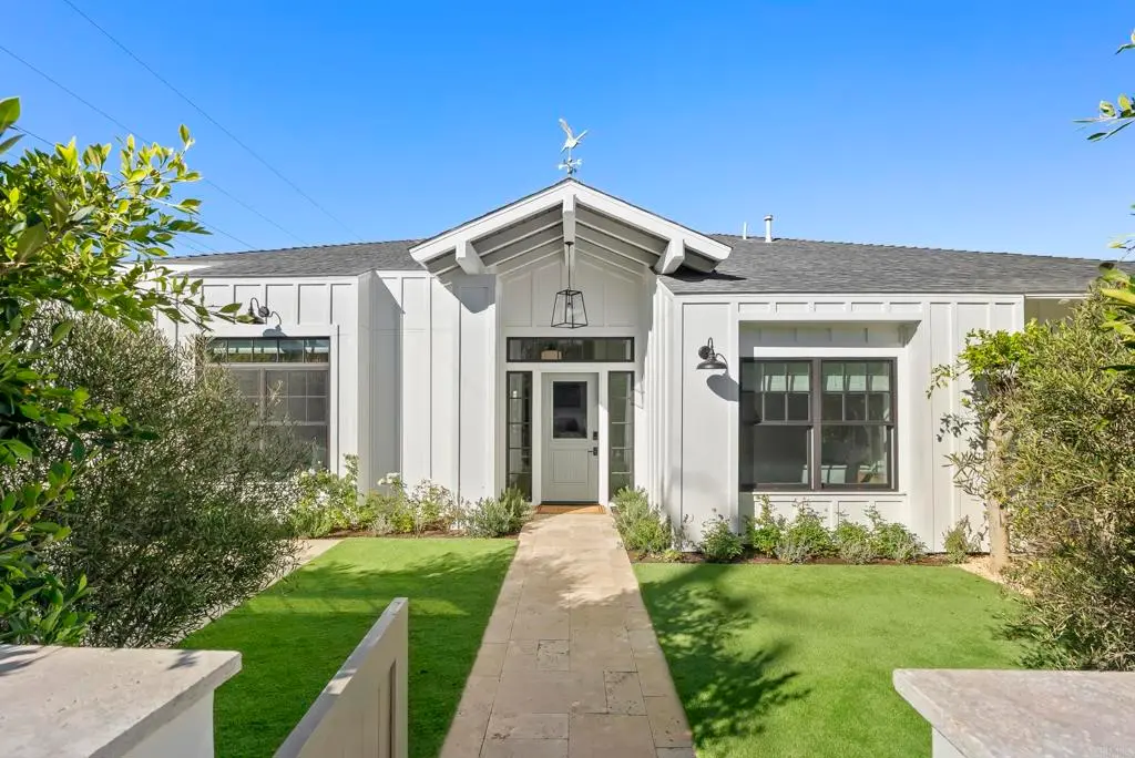 Single Family Residence for rent at 210 Estrella St, Solana Beach, CA featuring 4 beds and 4 baths