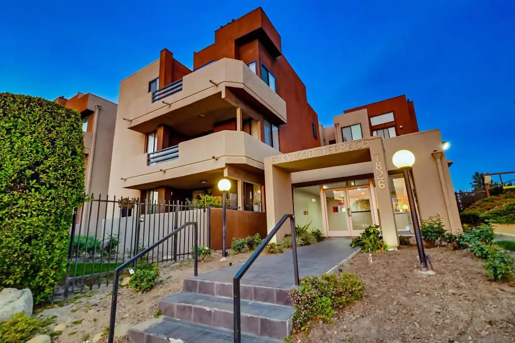 7826 Topanga Canyon Blvd 210, Canoga Park, CA — listing photo 1