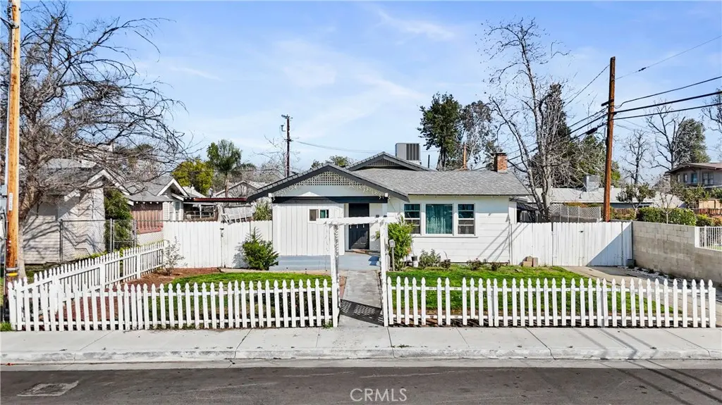 Single Family Residence for sale at 1710 2nd, Bakersfield, CA featuring 3 beds and 1 bath