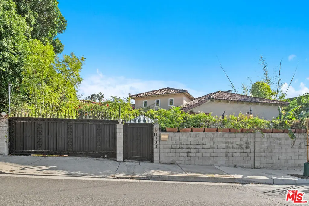 Single Family Residence for sale at 1538 N Crescent Heights Boulevard, West Hollywood, CA featuring 3 beds and 4 baths