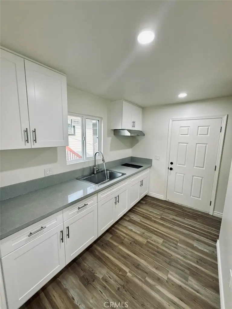 Residential Lease for rent at 240 54th 1/2, Los Angeles, Los Angeles County, CA featuring 1 bed and 1 bath