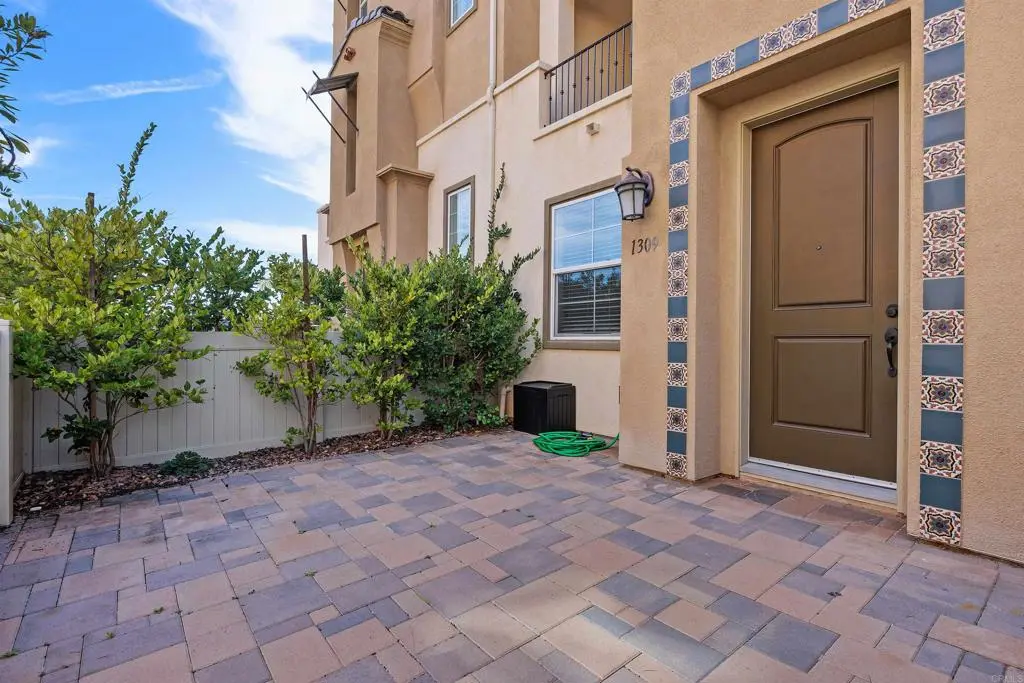 Townhouse for sale at 1309 Via Lucero, Oceanside, CA featuring 4 beds and 4 baths