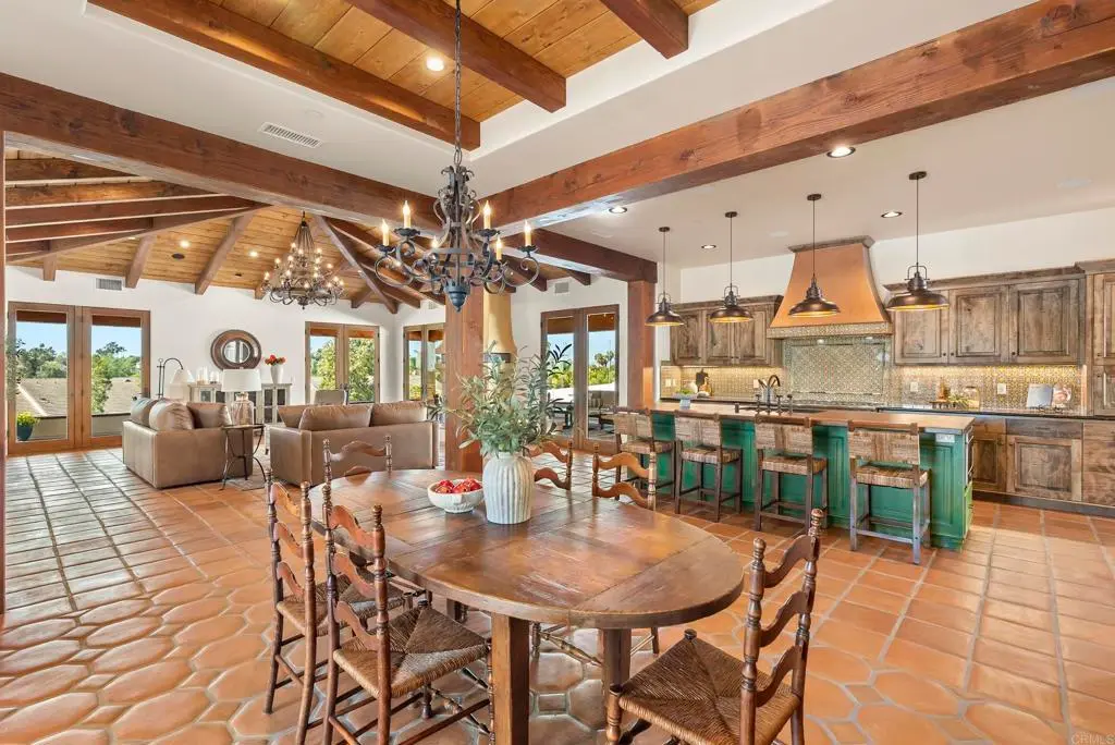 2525 Date Palm Court, Vista, CA — listing photo 1