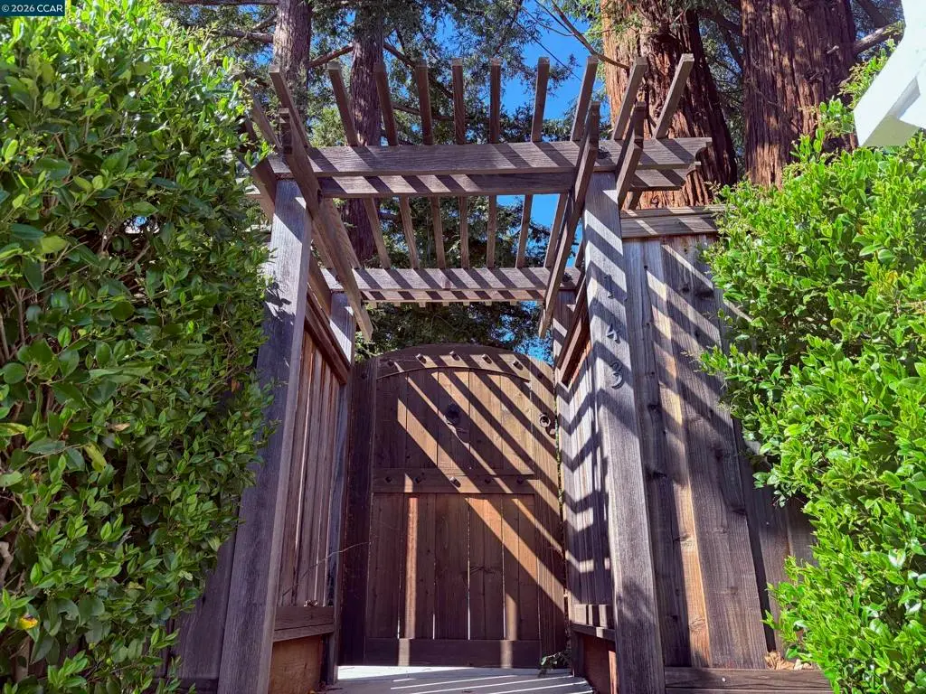 Single Family Residence for rent at 143 Pulido Rd, Danville, CA featuring 4 beds and 2 baths