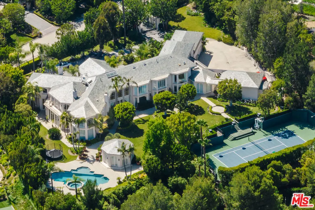 Residential Lease for rent at 24 Beverly Park Terrace, Beverly Hills, Los Angeles County, CA featuring 7 beds and 10 baths