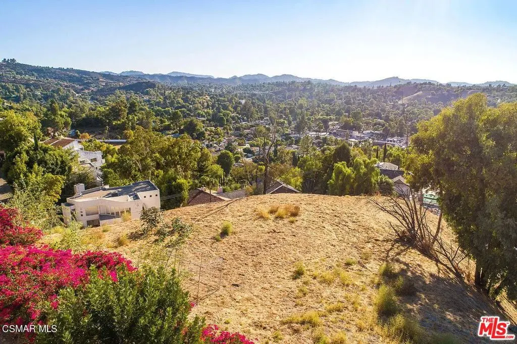 5015 Calatrana Drive, Woodland Hills, CA — listing photo 1