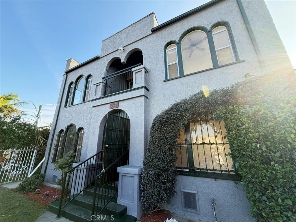 Residential Lease for rent at 932 W 74th Street, Los Angeles, Los Angeles County, CA featuring 1 bed and 1 bath