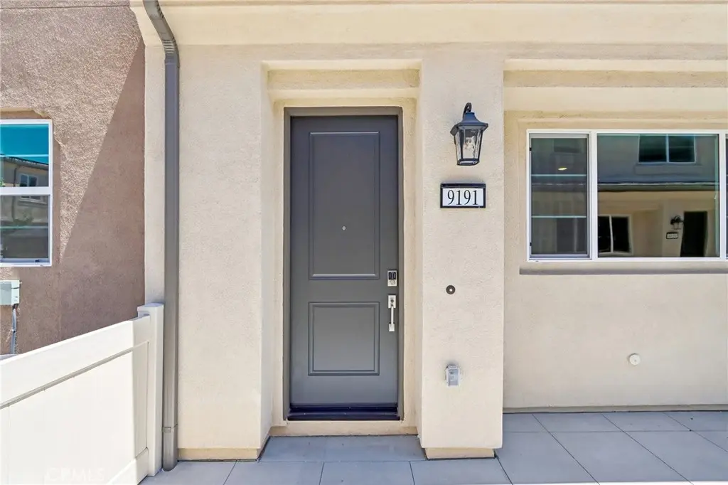 Townhouse for sale at 9191 Waverly Lane, Riverside, CA featuring 3 beds and 3 baths