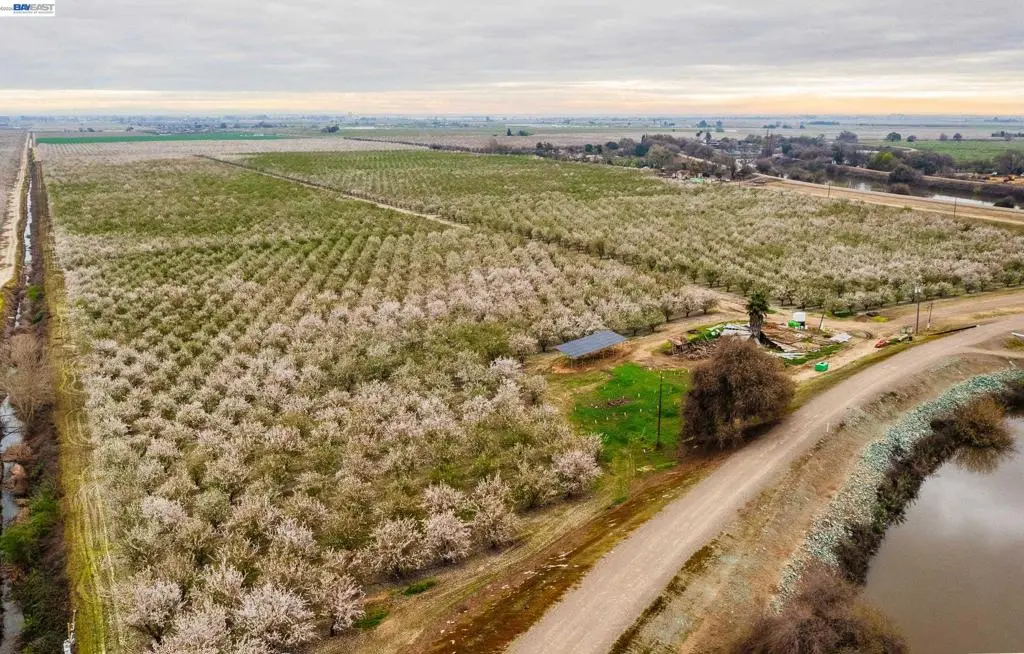 1707 W Bowman Rd, French Camp, CA — listing photo 1