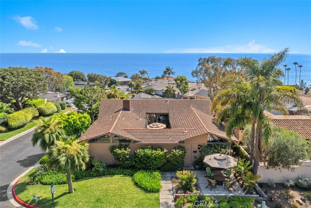Residential Lease for rent at 2 N Alta Mira Road, Laguna Beach, Orange County, CA featuring 3 beds and 2 baths
