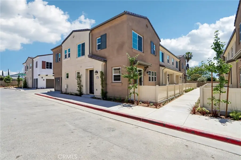 Townhouse for sale at 9187 Waverly Lane, Riverside, CA featuring 3 beds and 3 baths