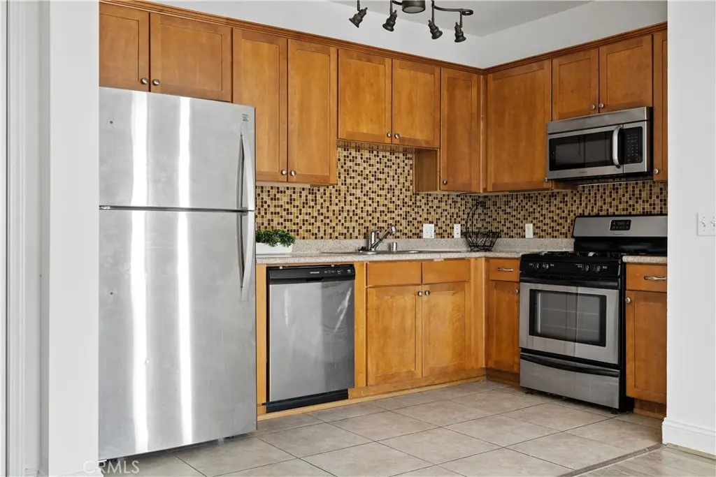 6938 Laurel Canyon Blvd 304, North Hollywood, CA — listing photo 1