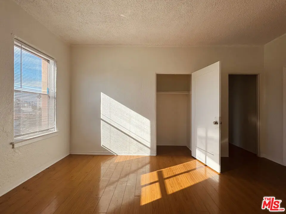 Residential Lease for rent at 920 S S Hobart Blvd 302, Los Angeles, Los Angeles County, CA featuring 1 bed and 1 bath