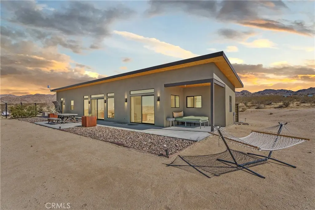 7190 Lawrence Avenue, Joshua Tree, CA — listing photo 1