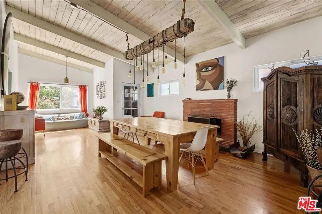 Residential Lease for rent at 3612 Greenwood Avenue, Los Angeles, Los Angeles County, CA featuring 3 beds and 2 baths