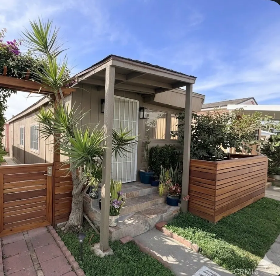 12265 Woodruff Avenue 39, Downey, CA — listing photo 1