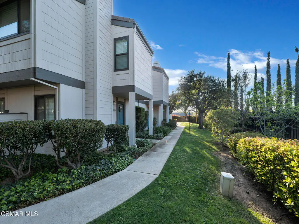 Condominium for sale at 6442 Twin Circle Lane 6, Simi Valley, CA featuring 3 beds and 3 baths