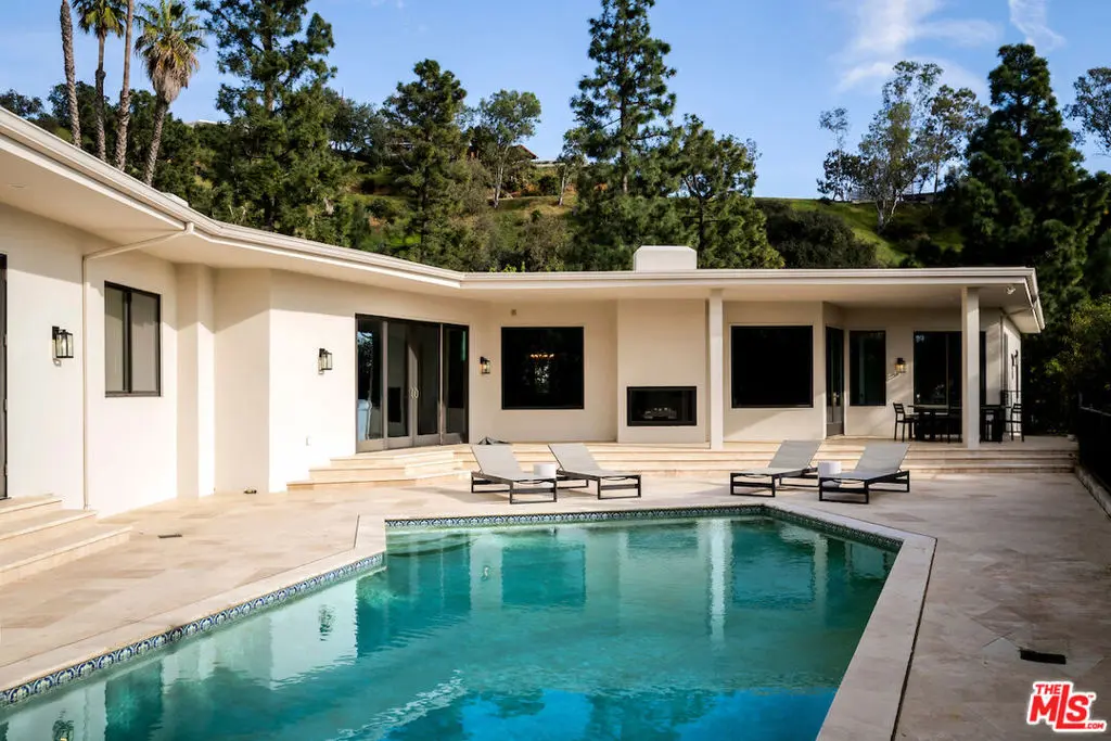 Residential Lease for rent at 1845 Loma Vista Drive, Beverly Hills, Los Angeles County, CA featuring 5 beds and 6 baths