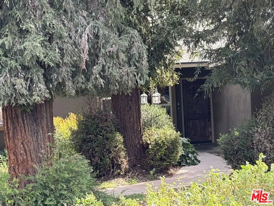 8450 Melvin Avenue, Northridge, CA — listing photo 1