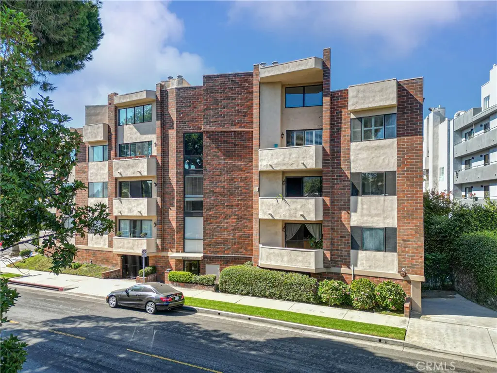 Condominium for sale at 1567 Westholme 4A, Los Angeles, CA featuring 2 beds and 3 baths