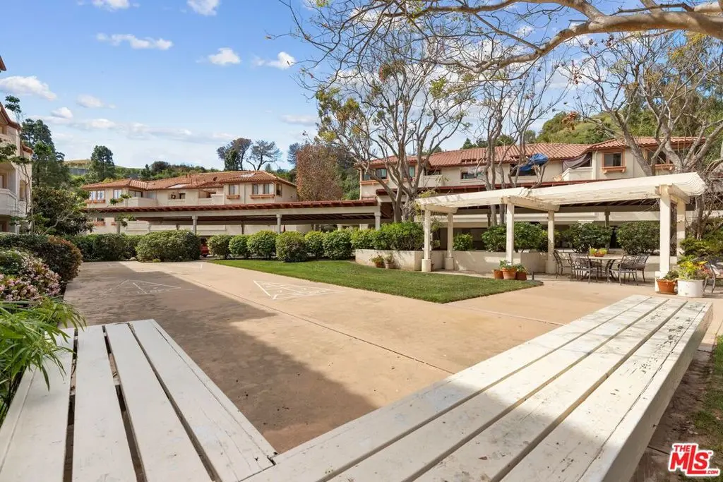 501 N Palisades Drive 103, Pacific Palisades, CA — listing photo 1