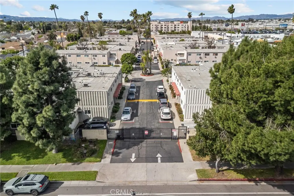 7137 Coldwater Canyon Avenue 10, North Hollywood, CA — listing photo 1