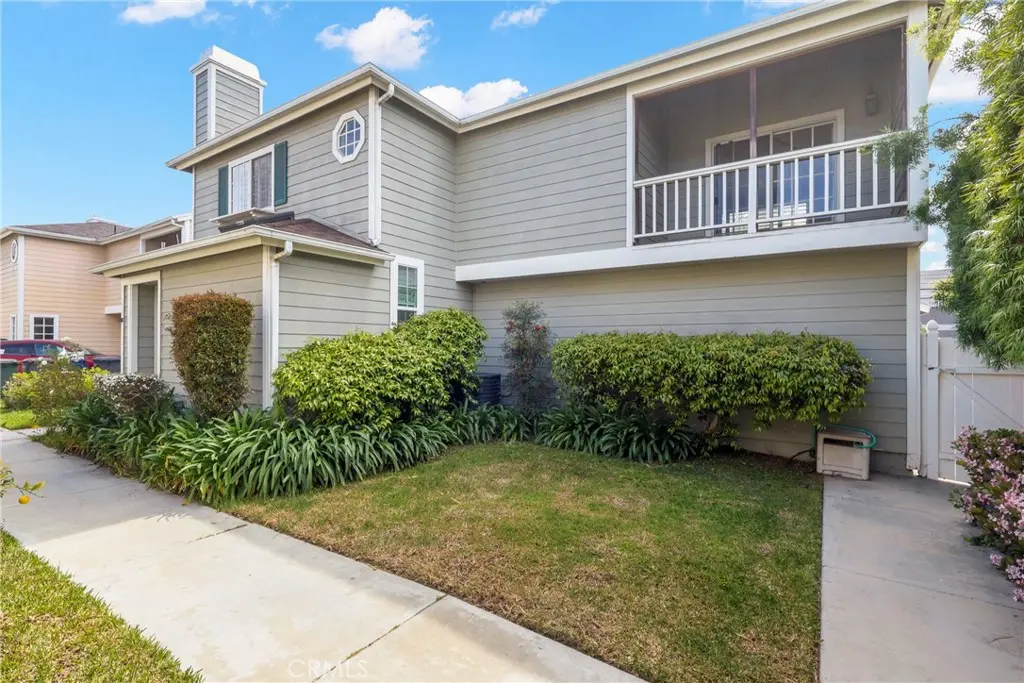 3327 California Avenue, Signal Hill, CA — listing photo 1