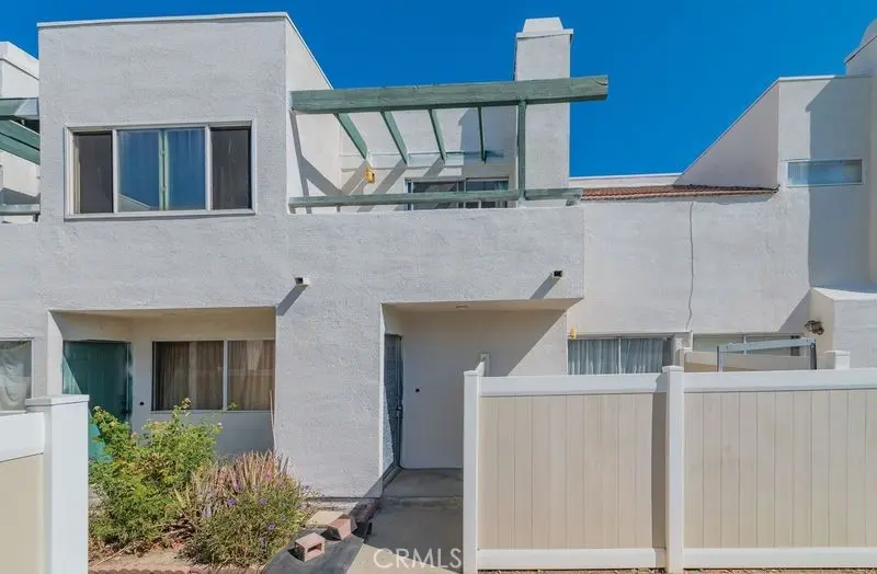 Residential Lease for rent at 20240 E Arrow D, Covina, Los Angeles County, CA featuring 3 beds and 3 baths