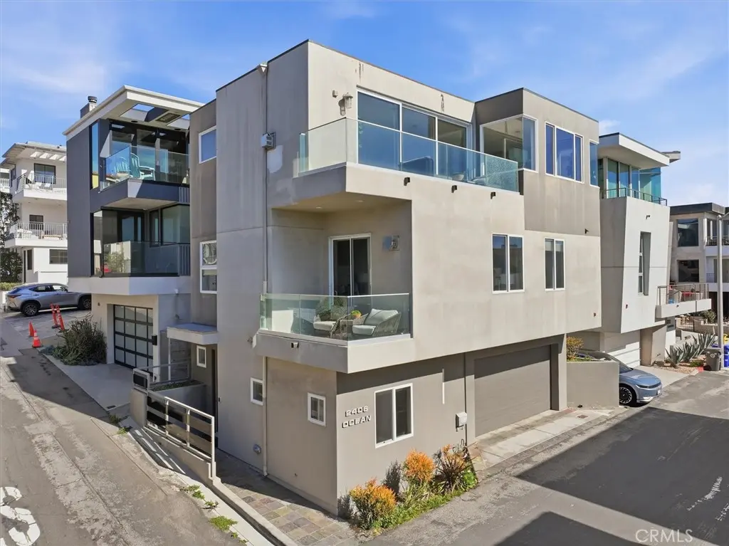 Residential Lease for rent at 2406 Ocean Drive, Manhattan Beach, Los Angeles County, CA featuring 3 beds and 4 baths