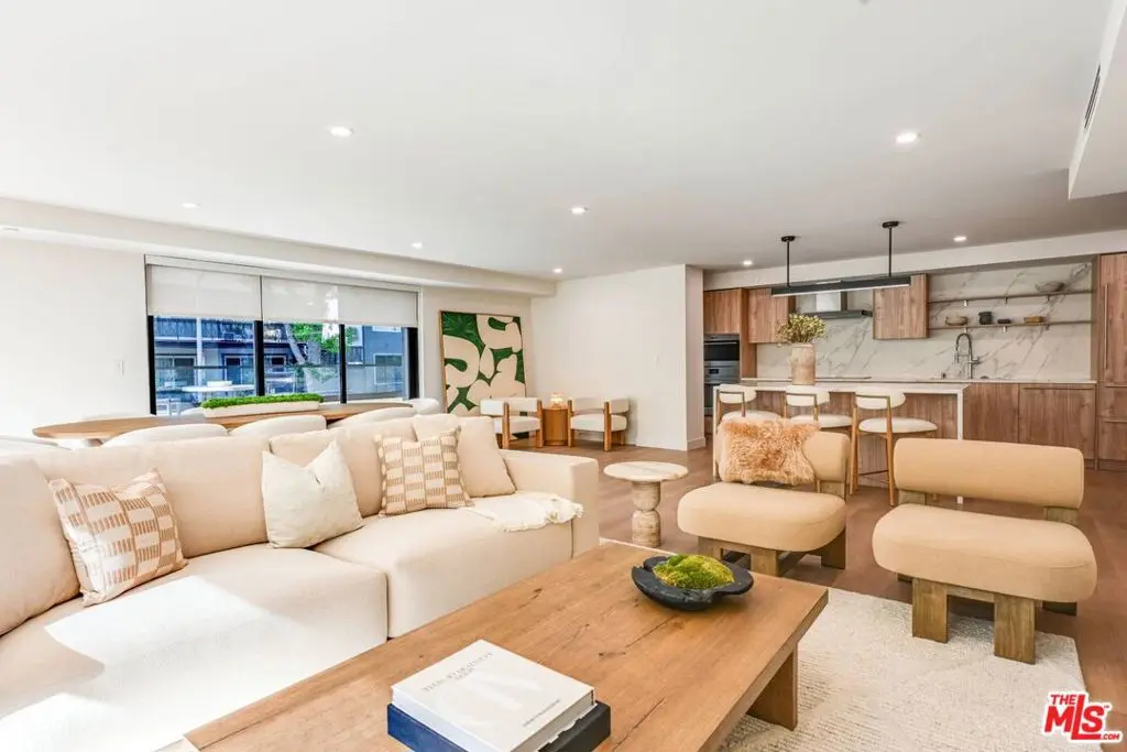 Residential Lease for rent at 350 N Palm Drive 401, Beverly Hills, Los Angeles County, CA featuring 1 bed and 2 baths