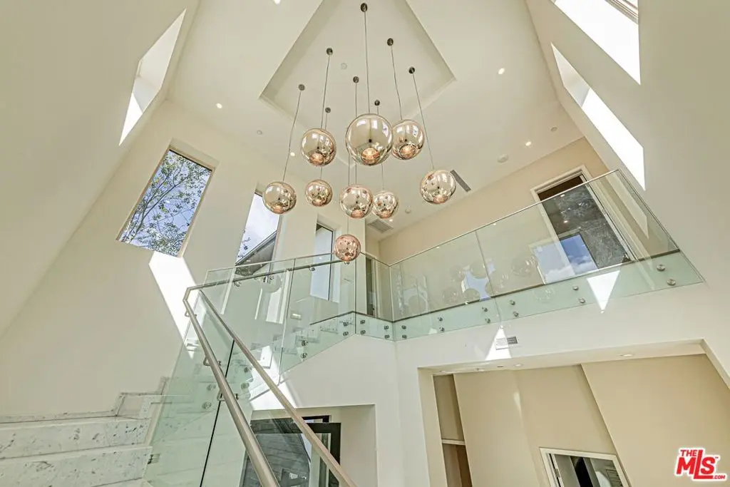 Single Family Residence for sale at 310 N Lucerne Boulevard, Los Angeles, CA featuring 5 beds and 5 baths