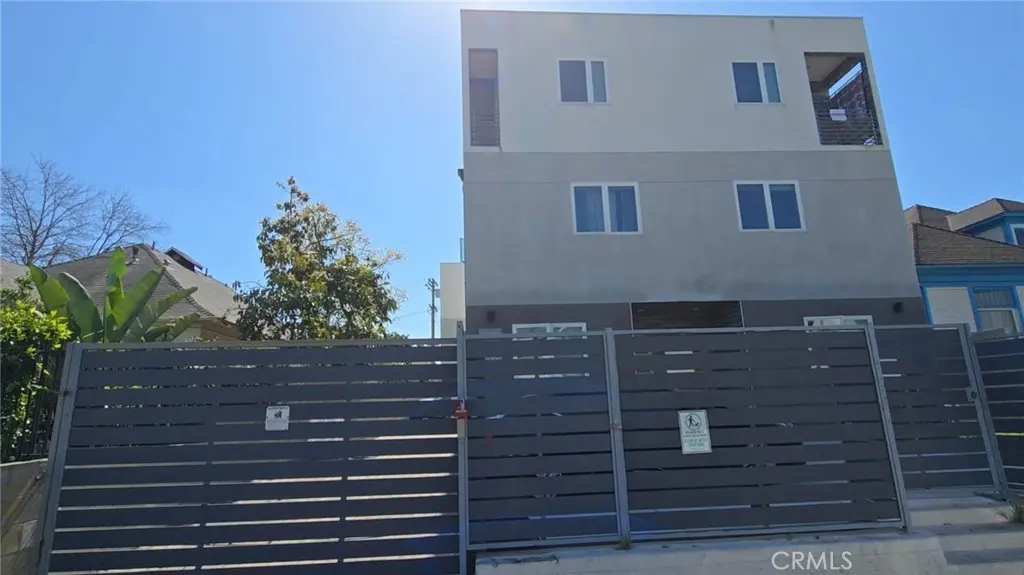 Residential Lease for rent at 2250 W 14th, Los Angeles, Los Angeles County, CA featuring 4 beds and 4 baths