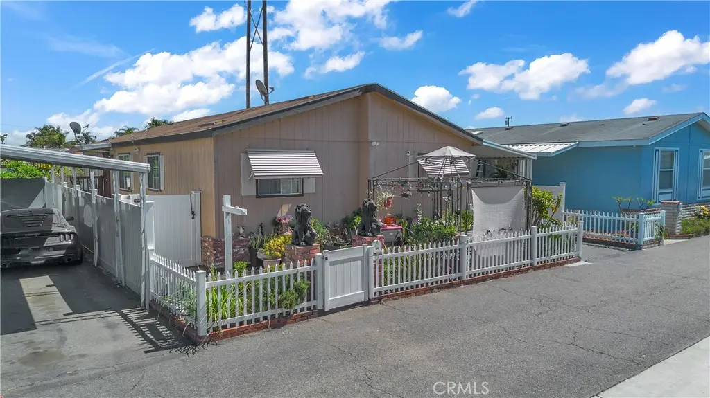 8681 Katella Avenue 812, Stanton, CA — listing photo 1