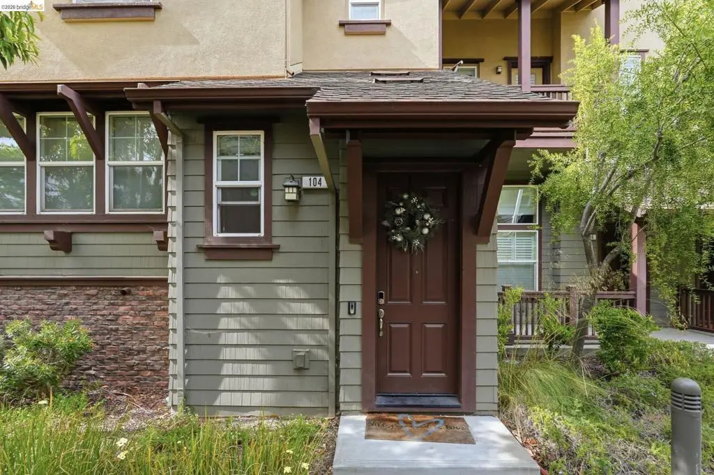 Condominium for sale at 104 Serra Way, San Pablo, CA featuring 3 beds and 4 baths