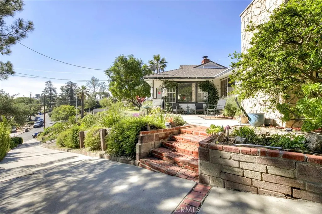 10557 Mahoney, Sunland, CA — listing photo 1