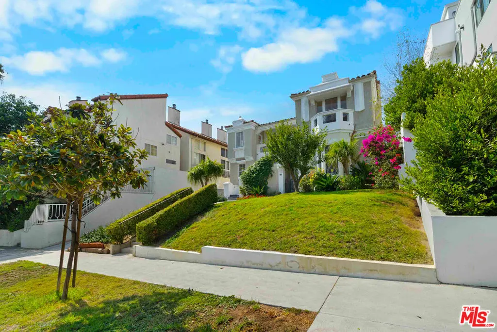 Residential Income for sale at 865 S Lucerne Boulevard, Los Angeles, CA featuring 6 beds and 6 baths