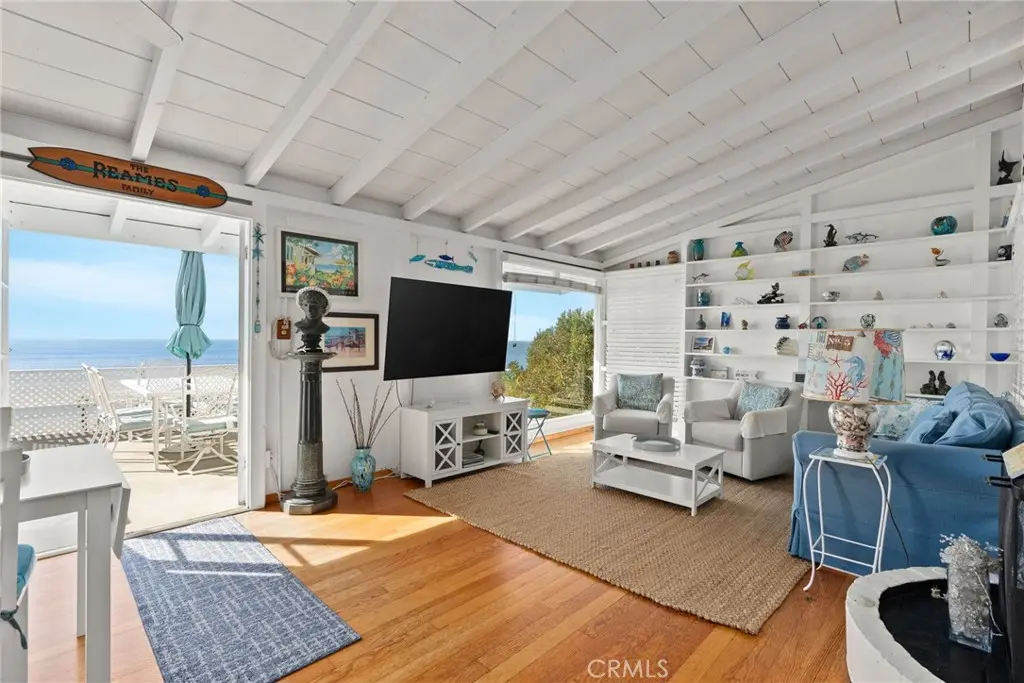 Residential Lease for rent at 31191 Monterey, Laguna Beach, Orange County, CA featuring 2 beds and 2 baths