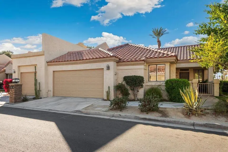 Residential Lease for rent at 41417 Princeville Lane, Palm Desert, Riverside County, CA featuring 2 beds and 2 baths