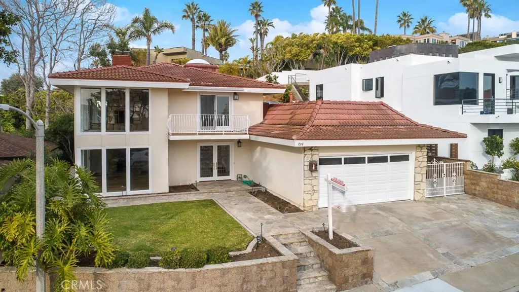 Residential Lease for rent at 726 Kendall Drive, Laguna Beach, Orange County, CA featuring 4 beds and 2 baths